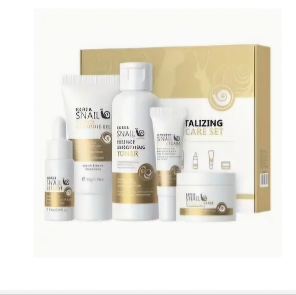 New 5pc Snail Revitalizing Skincare Set - Picture 1 of 1